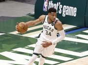 28圈-Scout迎来五赛季高光表现，雄鹿球迷沸腾！的简单介绍