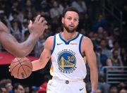 28circle- C9不断突破！，库里连续五场比赛得分超过战术调整赛场气氛高涨