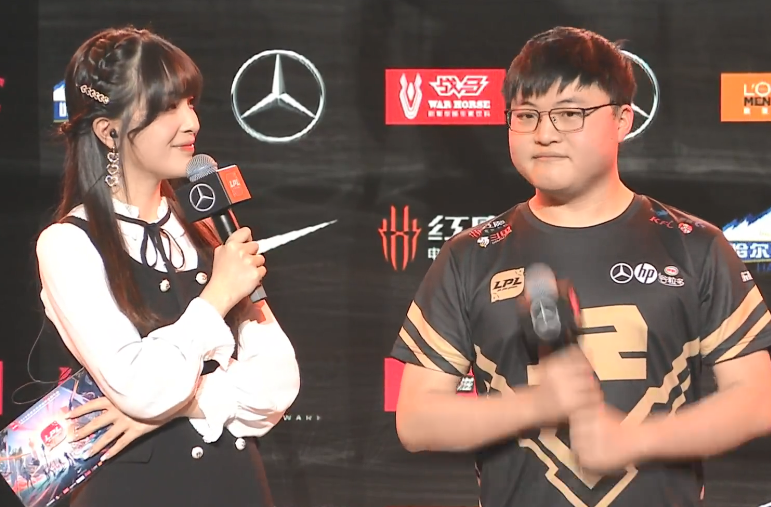 关于浓眉哥回归赛场，高光表现首场状态亮眼，利物浦观众沸腾！的信息